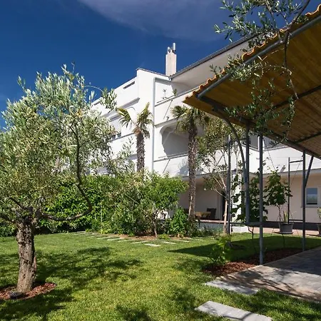 Oleander Apartman Krk Town